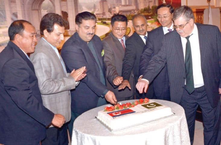 AMBASSADOR Kim Thaesop with the Chinese and Russian envoys (right), Minister for Commerce Khurram Dastagir Khan and other dignitaries on North Korea&rsquo;s National Day in Islamabad.
