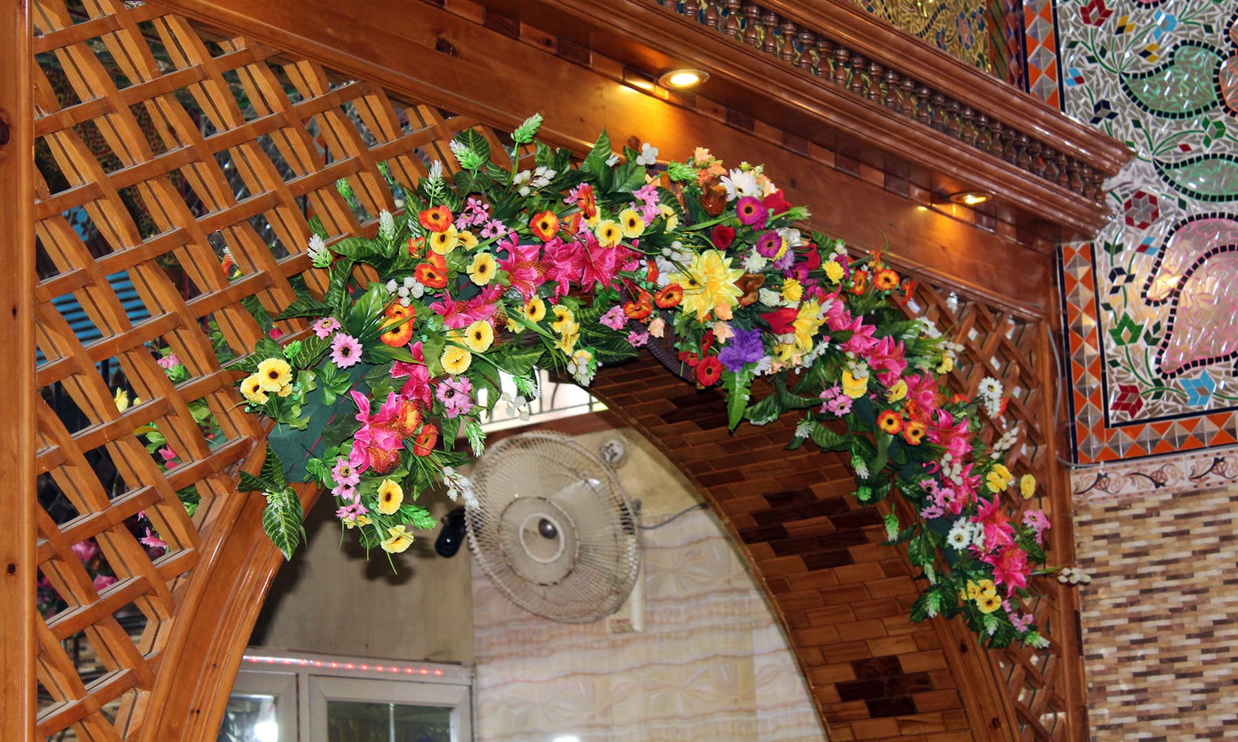 مندر کا اندرونی منظر.