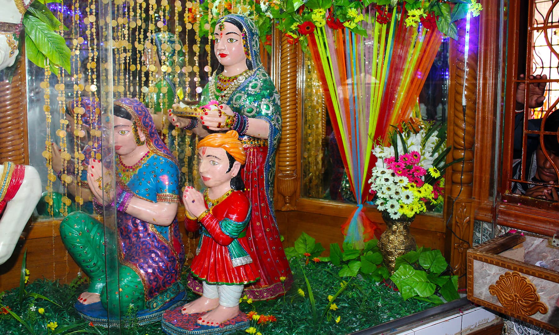 چند دیگر مورتیاں.