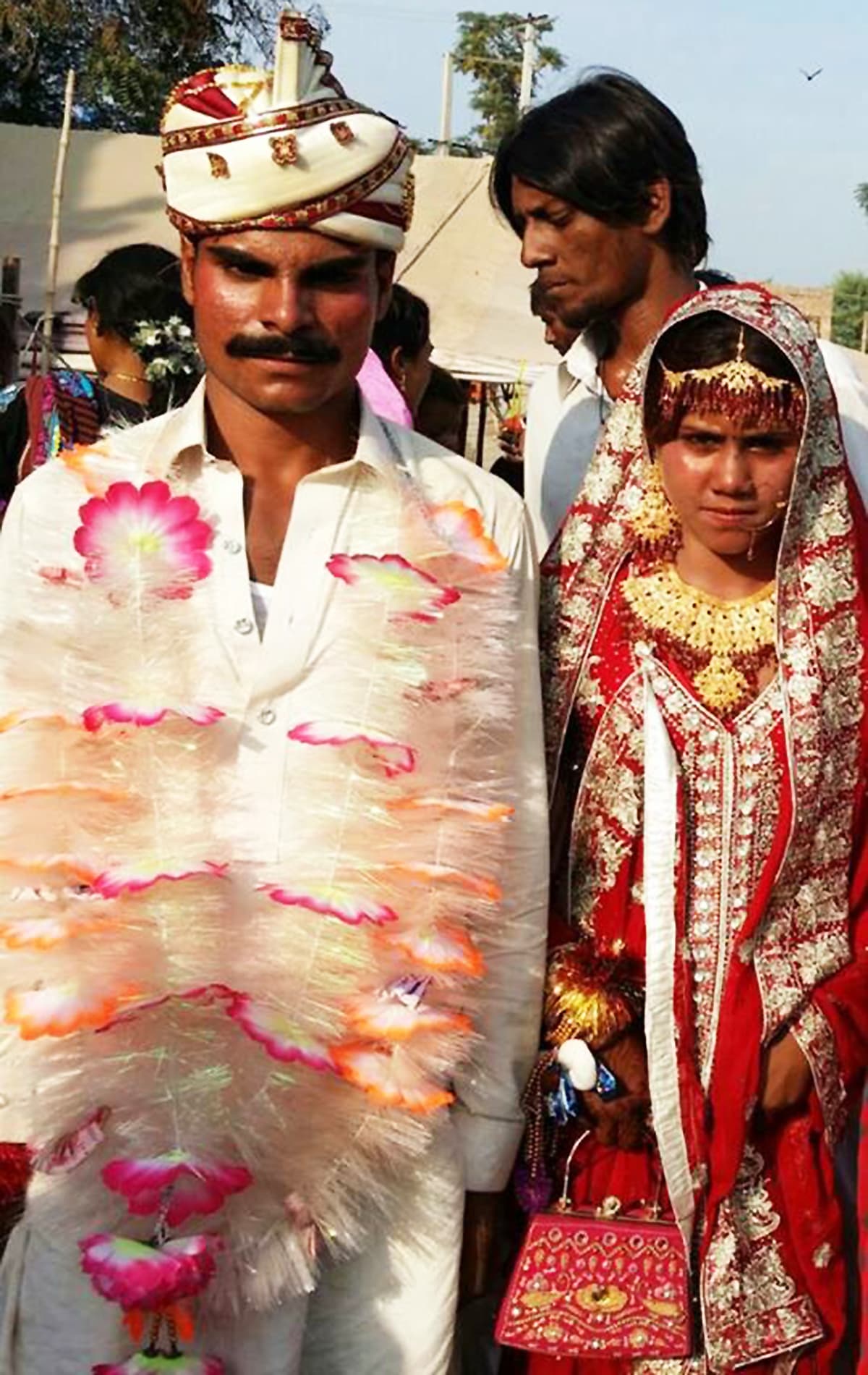 Riffat and her groom Intezar on their wedding – Photograph courtesy Shumita Didi Sandhu's Facebook page