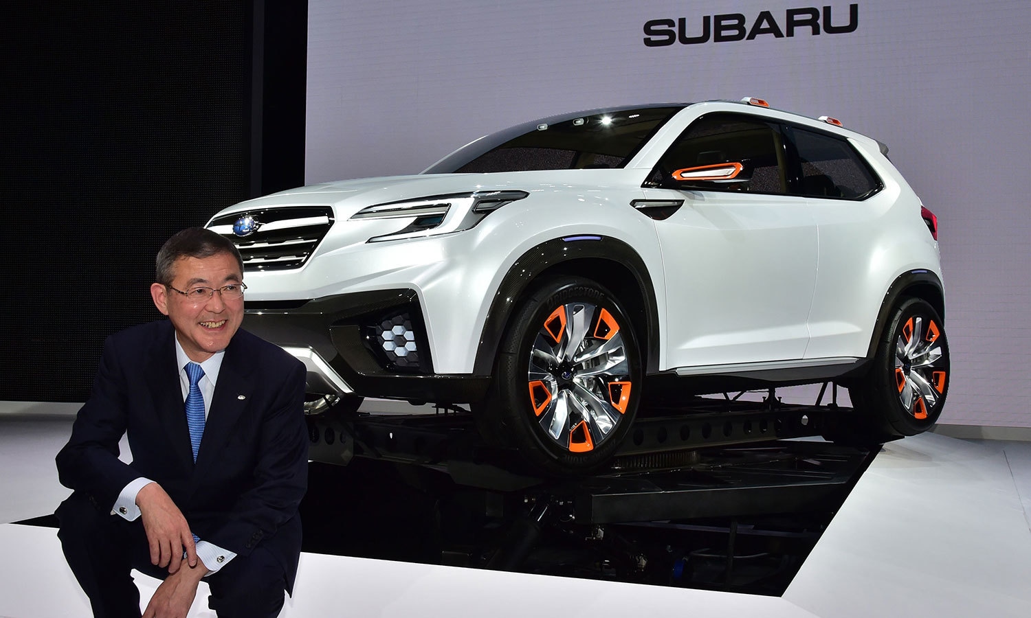 جاپان کی کار بنانے والی کمپنی فیوجی نے اپنے برانڈسوبارو کا نیا کونسیپٹ  ویزیو ایس یو وی متعارف کروایا :فوٹو  اے ایف پی