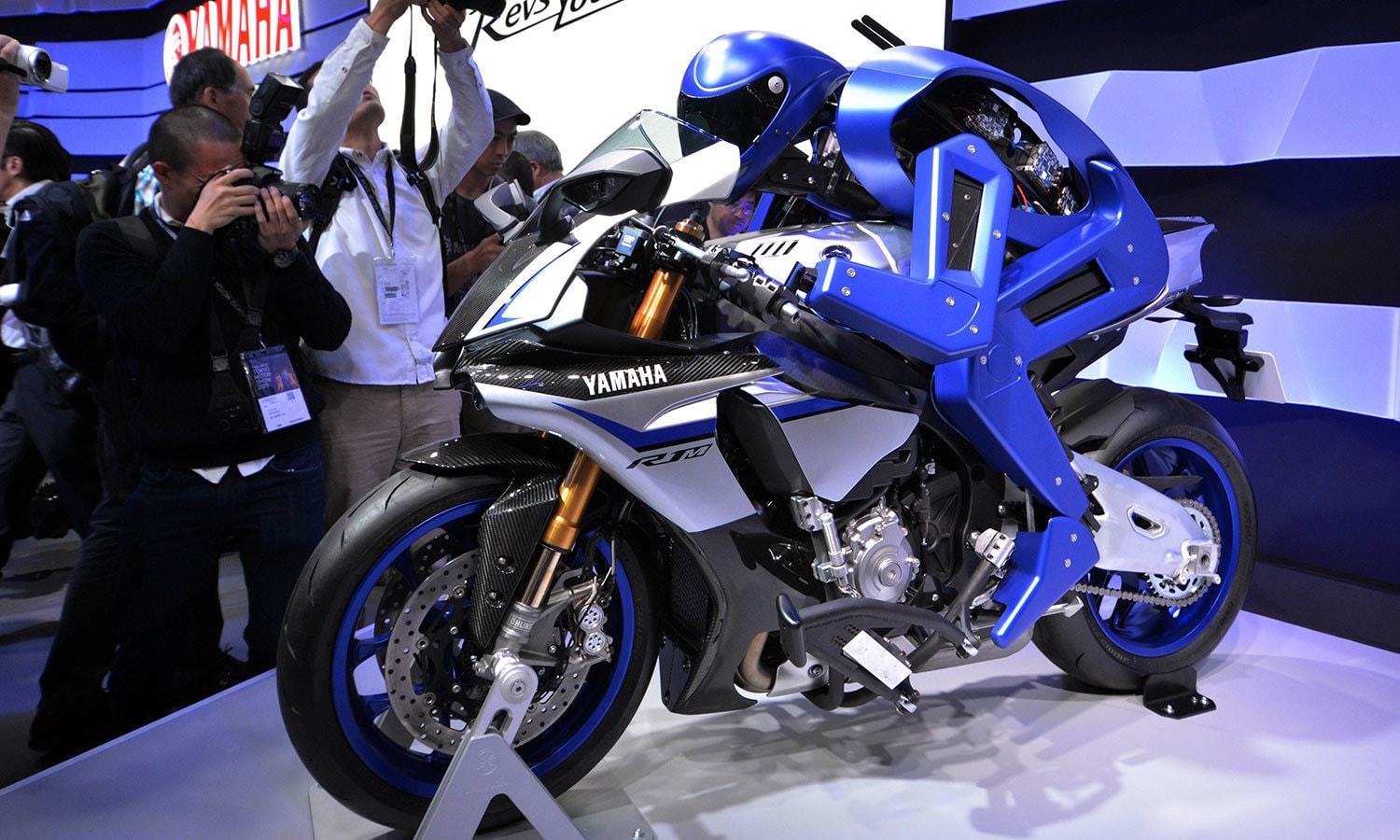 جاپان کی کمپنی یاماہا موٹرز نے پروٹو ٹائپ ماڈل موٹر سائیکل "موٹو بوٹو" متعارف کرایا۔ فوٹو اے ایف پی