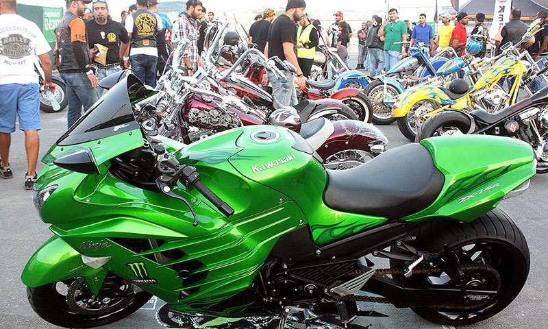 AKI’ Gulf Bike Week: Roar and rumble at 250km/hr - DAWN.COM