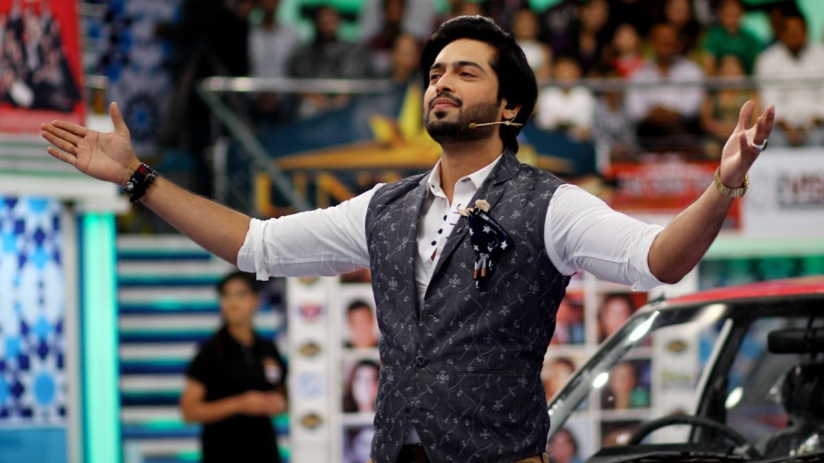 Hosting the biggest game show in the history of Pakistan hasn't gotten to Mustafa's head! —Photo courtesy: Fahad Mustafa Official Facebook page