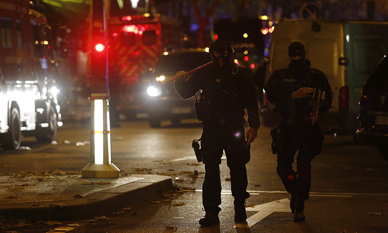 Members of a police intervention unit walk near the Bataclan concert hall in central Paris, on November 14. ─ AFP