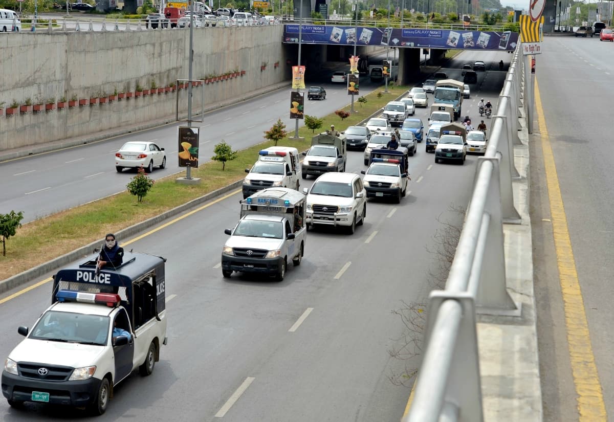 The only time we find the roads clear in broad daylight is when the passage of a VIP protocol has blocked access to them