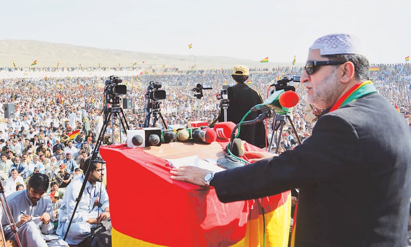 NUSHKI: Balochistan National Party-Mengal chief Sardar Akhtar Jan Mengal addressing a public meeting here on Sunday.—Dawn