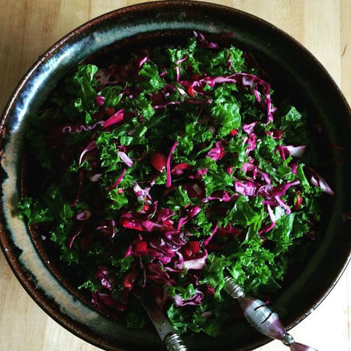 One way to increase your pomegranate intake is to put it in your salad