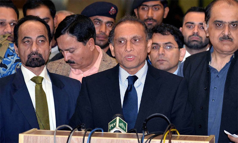 Foreign secretary Aizaz Chaudhry briefing media about Indian PM's visit.─Photo: PID