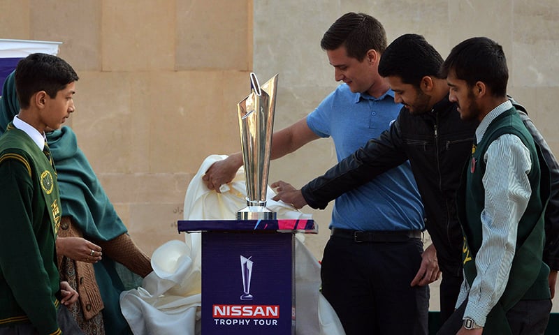 Pakistan ODI captain Azhar Ali unveils the ICC 2016 World T20 trophy as he meets students from the Army Public School (APS) in Peshawar on January 11, 2016. &mdash; AFP