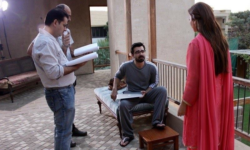 Hamza and Maya rehearse as Haseeb looks on – Photo courtesy Mann Mayal's official Facebook page