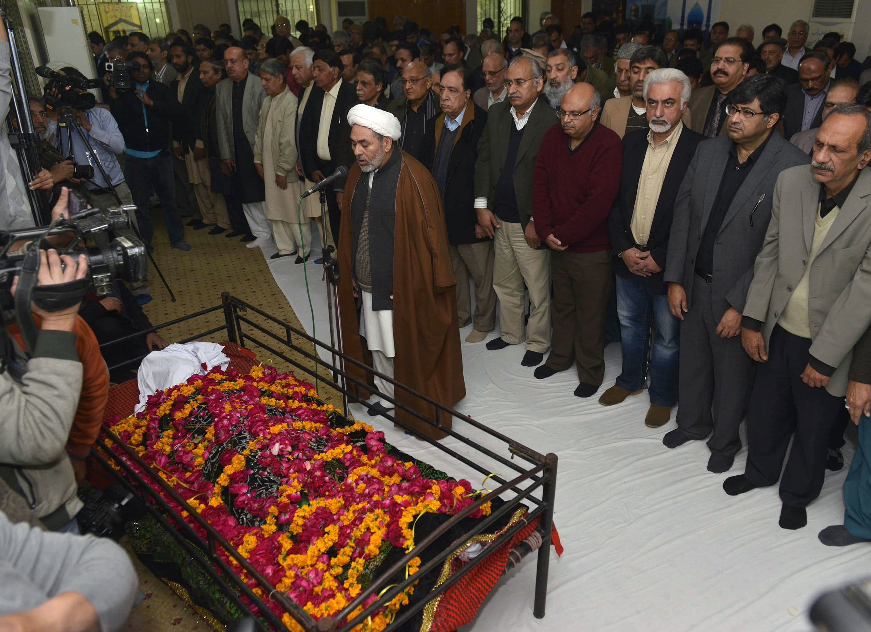 Pakistani relatives and residents offer funeral prayers for author Intizar Hussain during his funeral in Lahore -AFP