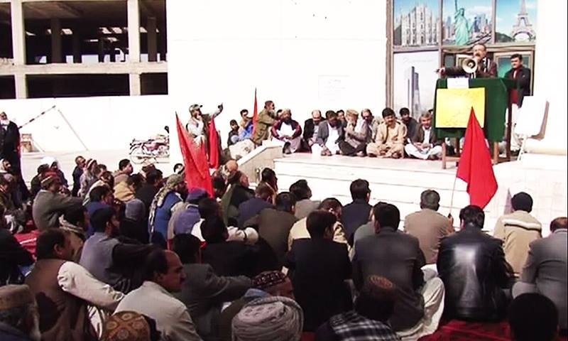Protesters demonstrate against plans to privatise PIA in Quetta on Thursday.—DawnNews Protesters demonstrate against plans to privatise PIA in Quetta on Thursday.—DawnNews