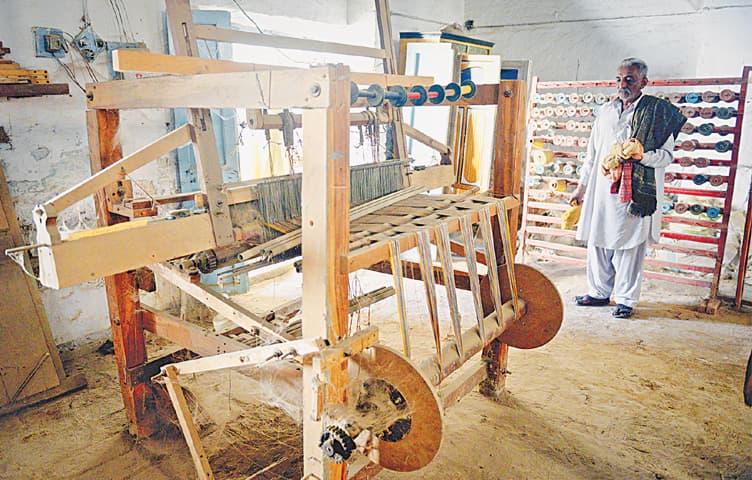 BASHEER Memon looks at one of the four handlooms he hasn&rsquo;t used in a year. His family has been in the cloth weaving business in Hala for more than three centuries and now, he is trying to revive the family tradition he learnt from his father. &mdash; Fahim Siddiqi / White Star