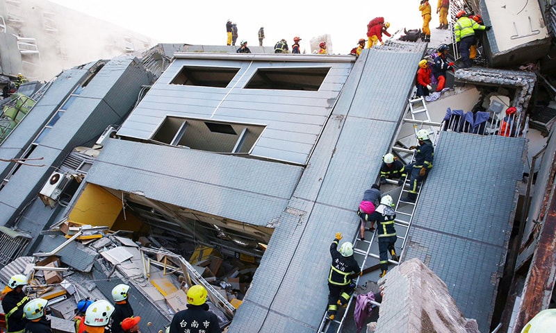 Rescue workers remove people from the site where a 16-storey apartment building collapsed after an earthquake hit Tainan, February 6, 2016.—Reuters