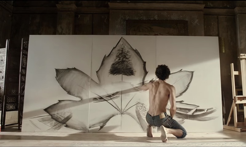 فلم میں ادیتیا رائے کپور کو کشمیر سے تعلق رکھنے والے باصلاحیت آرٹسٹ کے طور پر دکھایا گیا ہے. - پبلسٹی فوٹو.