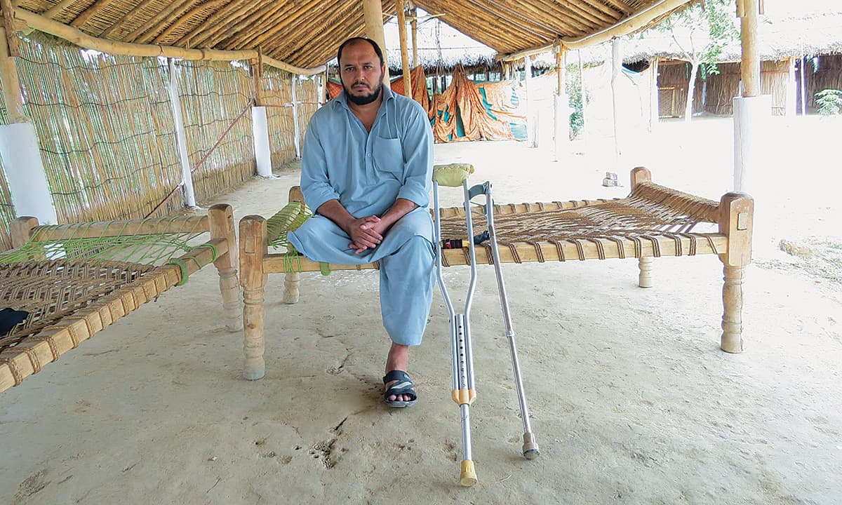 Abdul Wahab who lost his leg in a blast | Aurangzaib Khan