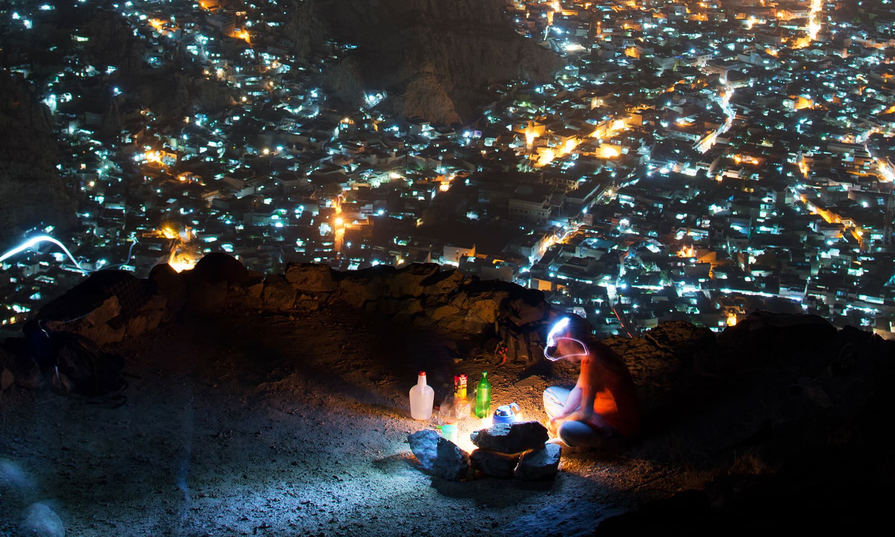 میں اپنے ساتھ رہتا ہوں ہمیشہ، اکیلا ہوں مگر تنہا نہیں ہوں۔ &mdash; فوٹو سعادت علی صبوری۔