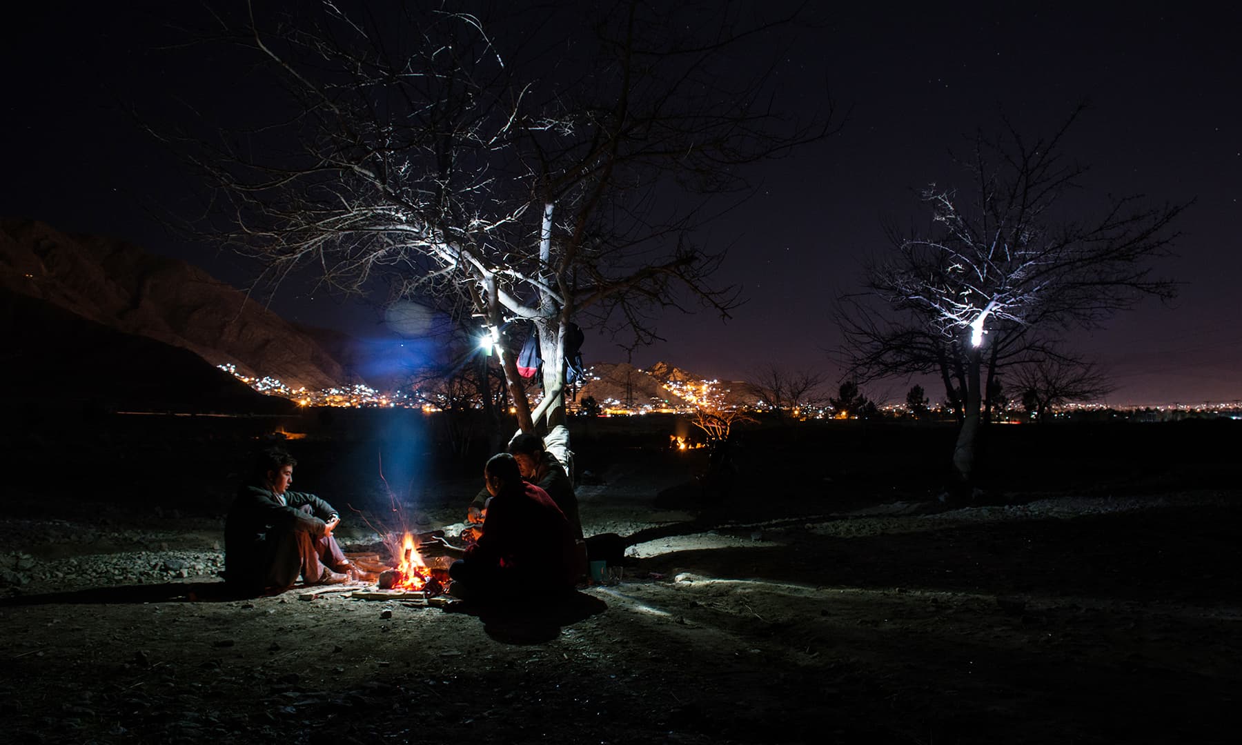 جینے کو تیرے ہجر کی ایک شام بہت ہے۔ &mdash; فوٹو سعادت علی صبوری۔