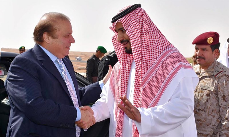 Prime Minister Nawaz Sharif being received by Defence Minister of Saudia Arabia Prince Muhammad Bin Saleman at the venue of North Thunder Joint Military Excercise at Hafar ul Batin.─Photo: PM Office.