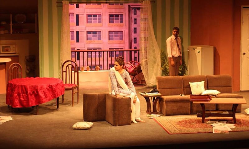 کھیل معاشی بدحالی کا شکار ایک متوسط طبقے کے خاندان کے گرد گھومتا ہے۔&mdash; فوٹو بشکریہ ناپا۔