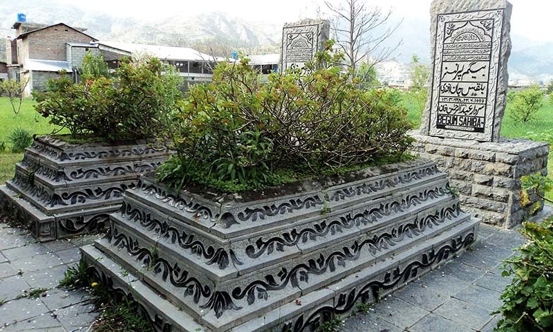 Grave of Begum Bilqees Effandi.&mdash;Photo by writer