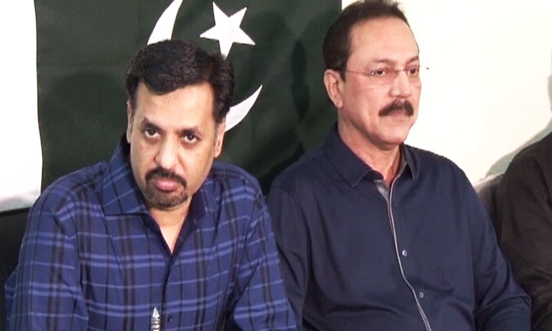 Mustafa Kamal and Anis Ahmed Khan. ─ DawnNews