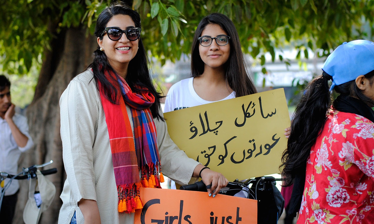 LAHORE: Two girls holding up a poster that reads 'Cycle chalao, Aurton ko haq dilao!' —Photo courtesy Girls at Dhabas/Abdul Mueed