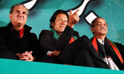 PTI leader Imran Khan flanked by Shah Mehmood Qureshi and Jehangir Tareen. ─ AFP/File