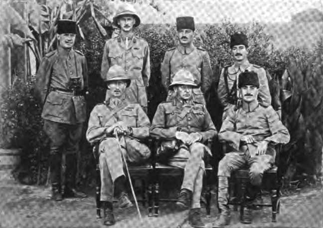 Charles Townshend with Khalil Pasha after the fall of Kut. ─ Photo: Wikimedia Commons