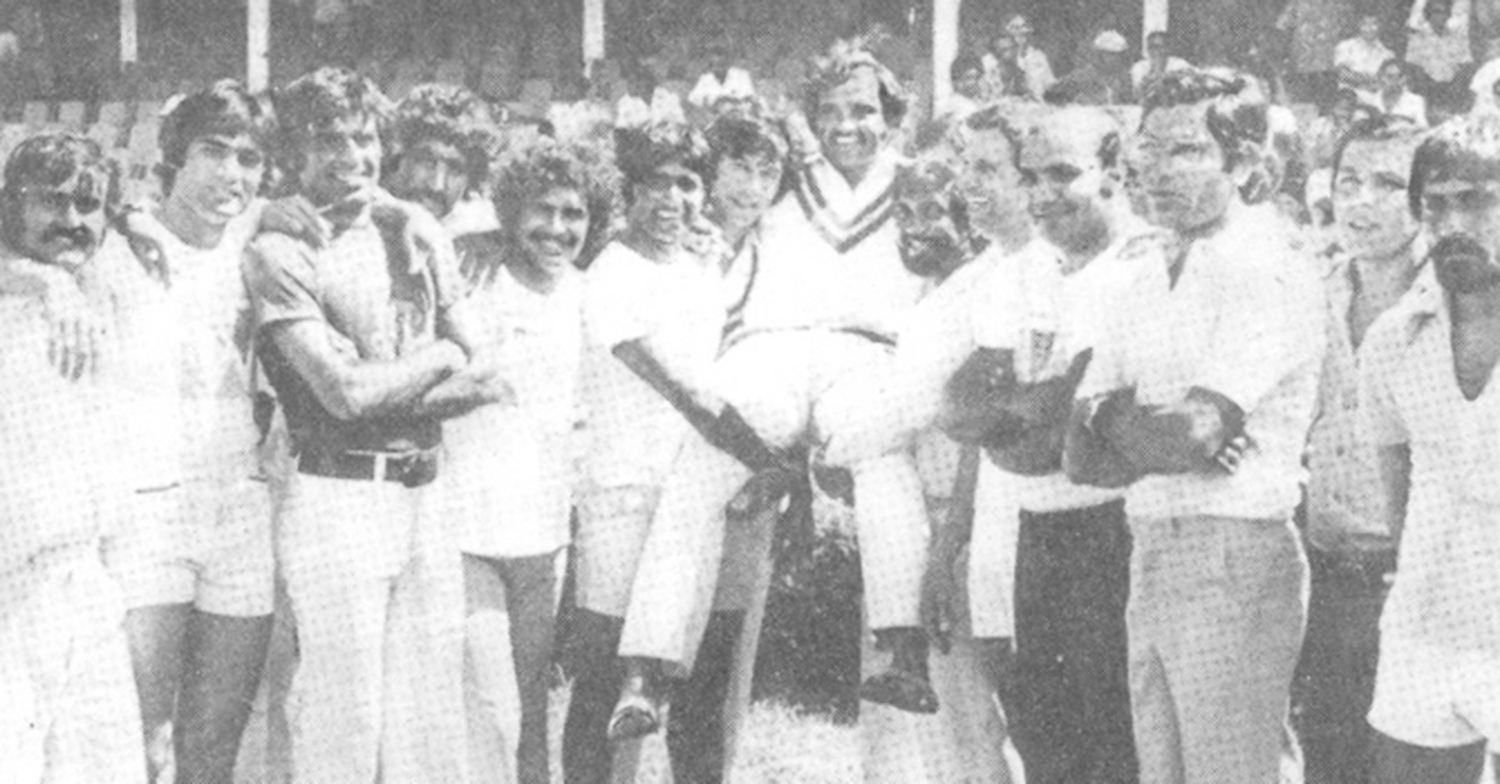 Pakistani players lift their captain after squaring the series. (From left): Iqbal Qasim, Mohsin Khan, Haroon, Sarfaraz, Bari, Miandad, Imran, Mushtaq, Sadiq, Asif, Intikhab, Zaheer, Salim Altaf and Wasim Raja.