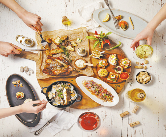 SOUTH Korea&rsquo;s leading K-pop agencies are venturing into the food market. An interior view (left) of YG Entertainment&rsquo;s barbecue restaurant, Samgeori Pujutgan, located in Hongdae. A sample of the food selection being offered at restaurant SMT Seoul owned by SM Entertainment.&mdash;The Korea Herald