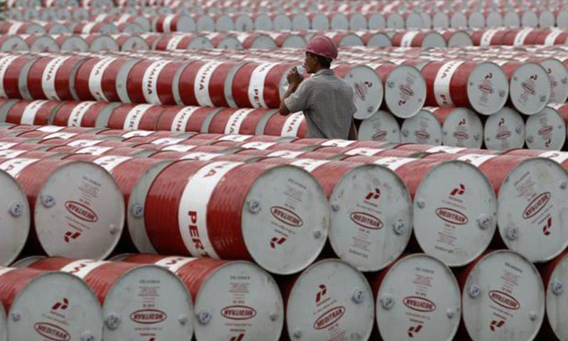 Global oil glut to &lsquo;shrink dramatically&rsquo; this year: IEA