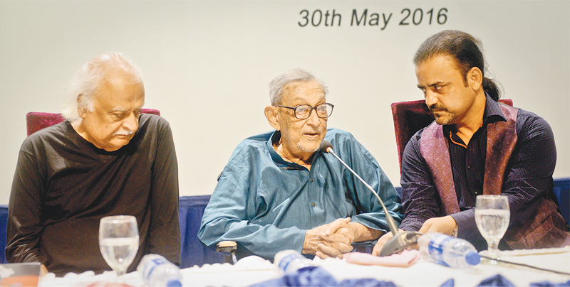 Flanked by Anwar Maqsood and Shahid Rassam, Dr Akbar Naqvi speaks at the book launch on Monday.&mdash;White Star