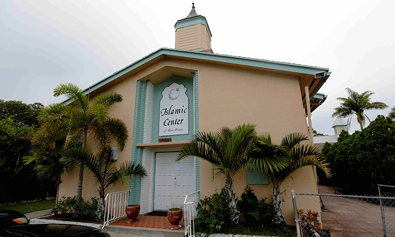 The Islamic Center of Fort Pierce is shown as worshippers take part in a service to offer prayers for victims of the Orlando shooting.&mdash;Reuters/File