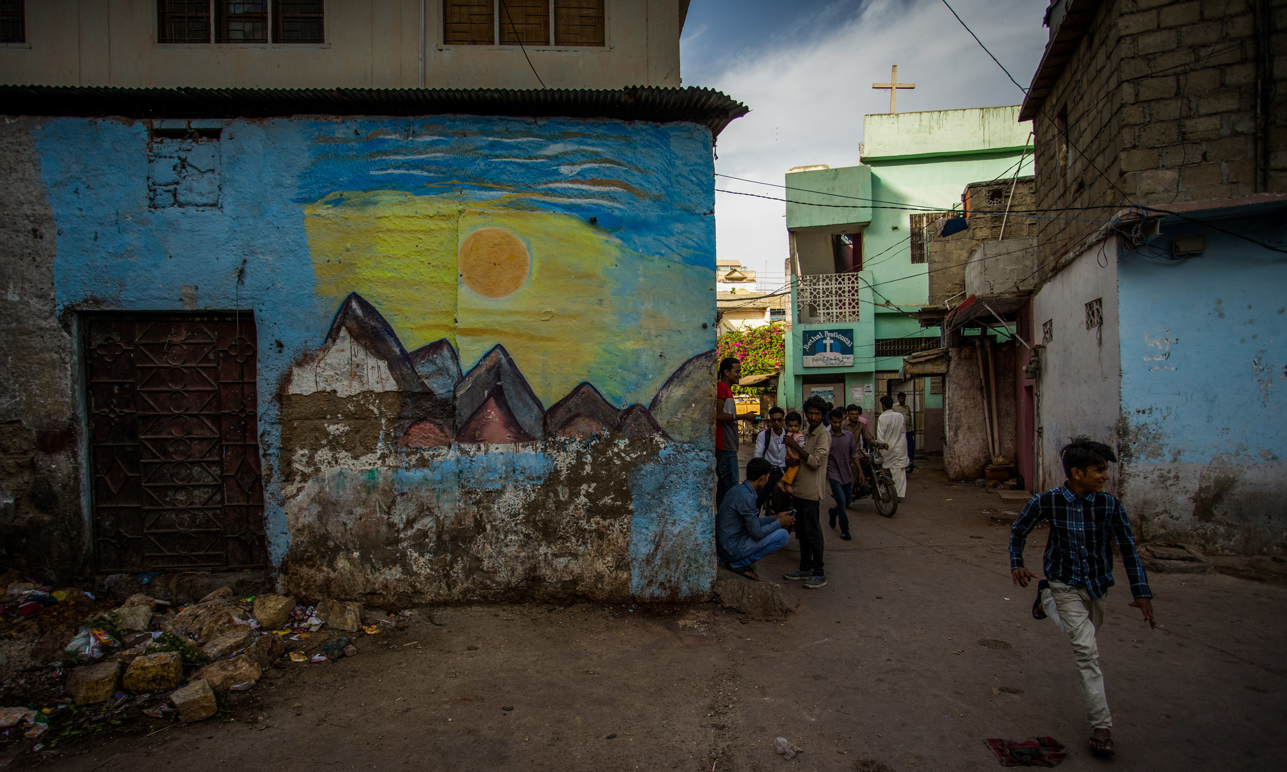 A mural and a church in Narayanpura | Mohammad Ali, White Star