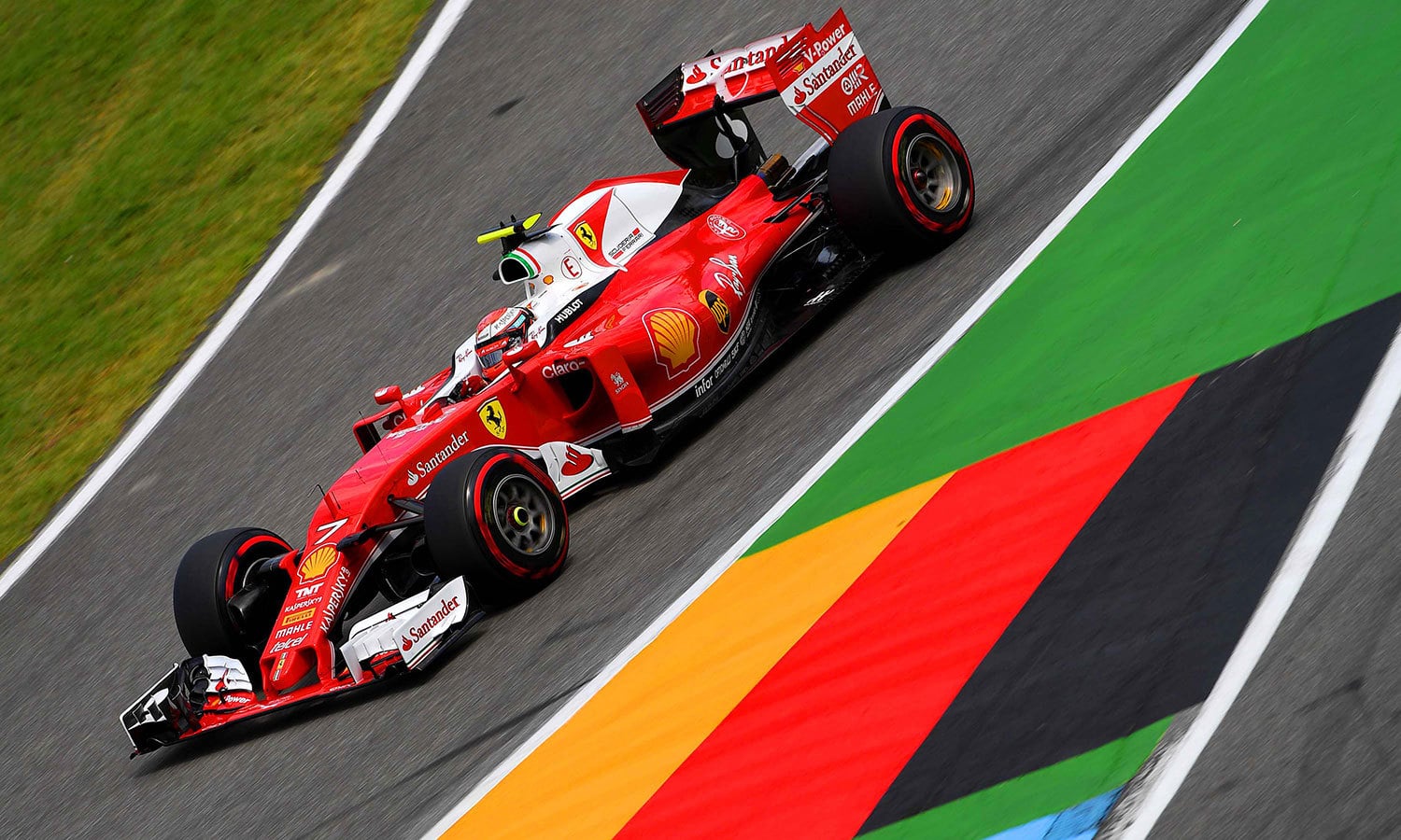 نیکوروز برگ اور لیوس ہملٹن جرمن کارریس میں سخت حریف ہوں گے&mdash;اے پی