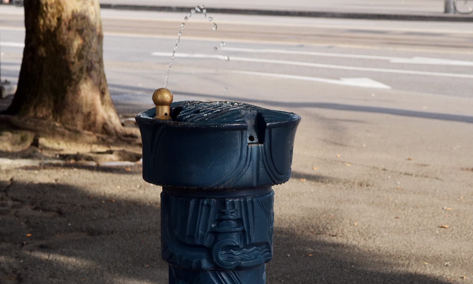 زیورخ میں جگہ جگہ پیاس بجھانے کا انتظام موجود ہے&mdash;فوٹو رمضان رفیق