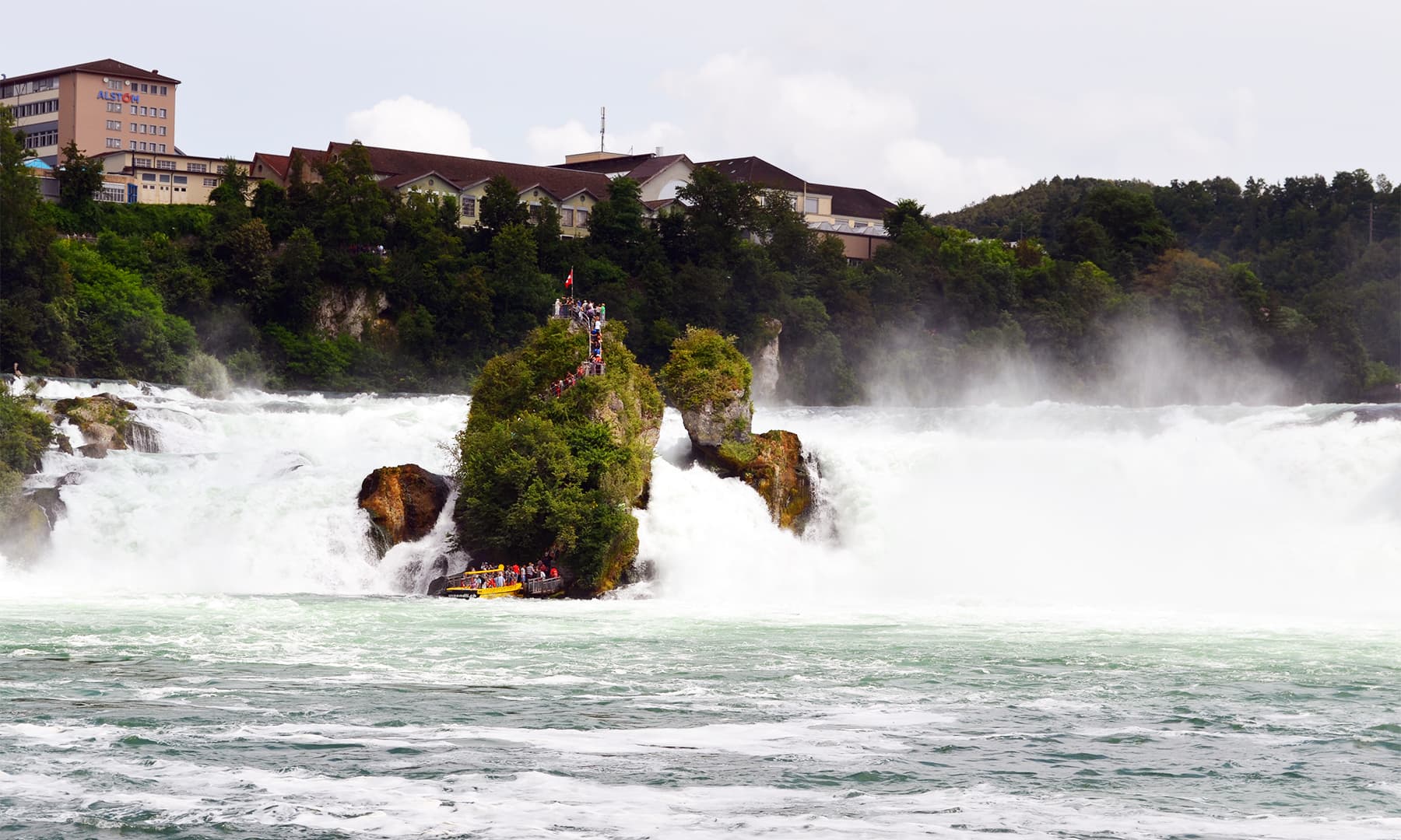 رائن آبشار  &mdash;فوٹو رمضان رفیق