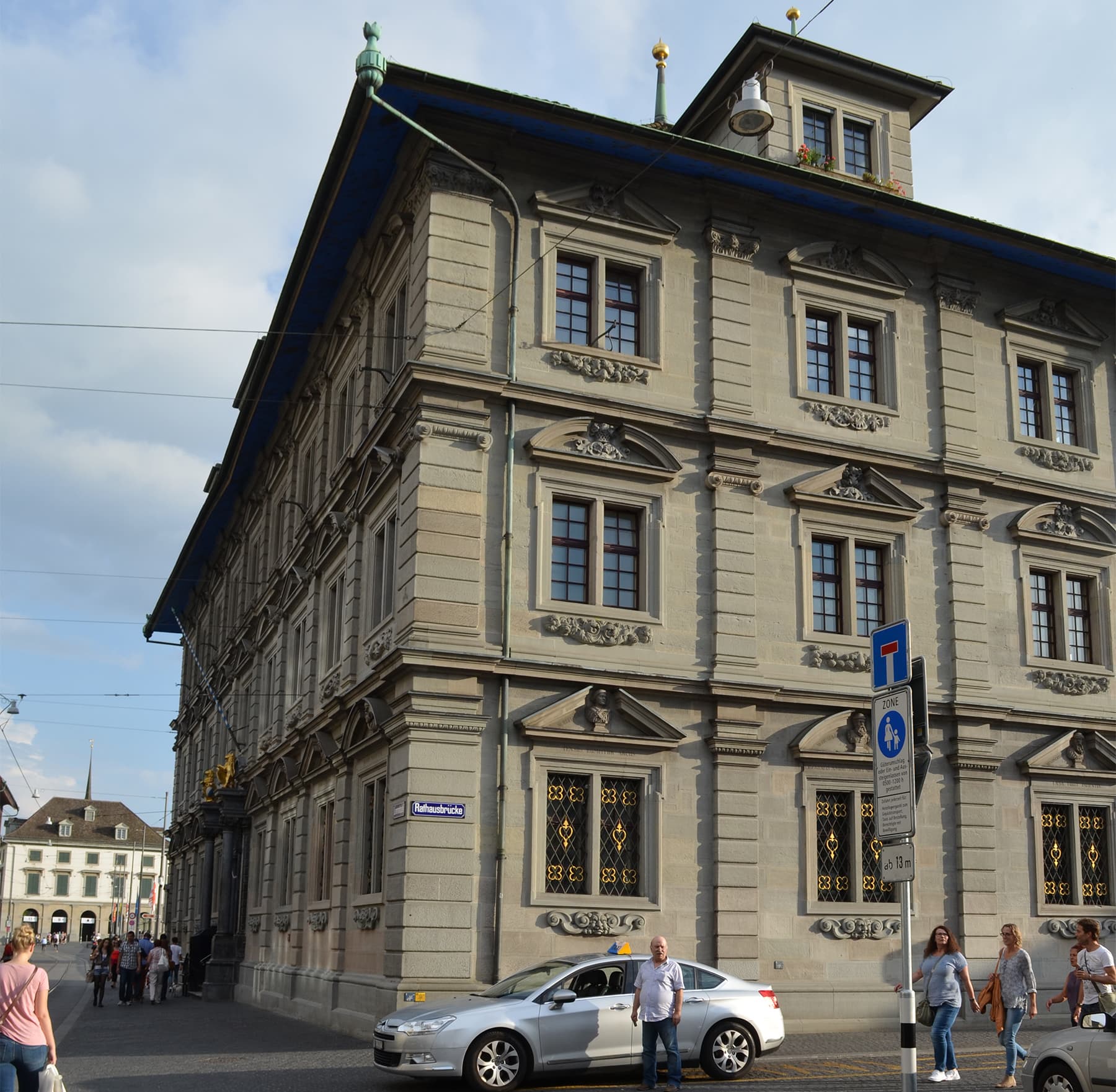 ٹاؤن ہال زیورخ &mdash;فوٹو رمضان رفیق