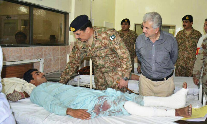 Gen Raheel visits the Civil Hospital Quetta. —Courtesy ISPR