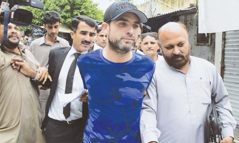 بلیک لسٹ امریکی شہری میتھیو کریگ بیرٹ کو6 اگست کو دوبارہ پاکستان میں داخل ہونے پر اسلام آباد سے گرفتار کیا گیا تھا—۔فوٹو/ ڈان