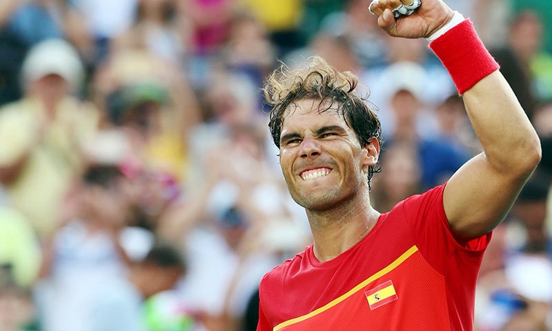 عالمی نمبر 3 رافیل نڈال کا ریو اولمپکس کے ٹینس ایونٹ میں تیسرے راؤنڈ میں کامیابی کے بعد فاتحانہ انداز&mdash;۔فوٹو/ رائٹرز