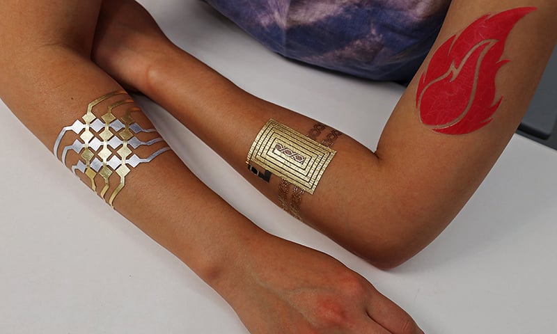 DuoSkin allows users to create three types of user interfaces: 1) input on skin through ,2) output on skin and 3) wireless communication through NFC ─ Photo: Jimmy Day