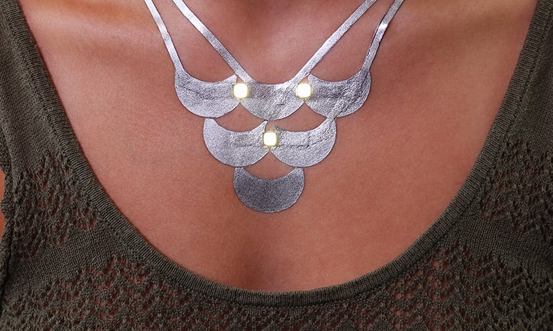 DuoSkin enhances the aesthetics of existing metallic jewelry-like tattoos by embedding LEDs in silver leaf traces ─ Photo: Jimmy Day