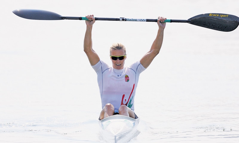 DANUTA Kozak of Hungary celebrates after winning the women&rsquo;s kayak single (k1) 500m final at the Lagoa Stadium on Thursday.&mdash;Reuters