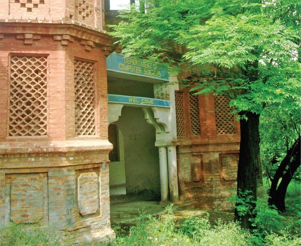 Built in the colonial style, the mystic front of the Aariya High School (now computer science department of Government Postgraduate College Chakwal) is crumbling due to the negligence of the higher education department. This historic building still can be preserved if the provincial government takes initiative.