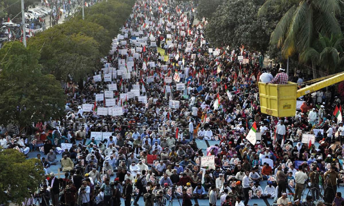 MQM supporters express solidarity with their party chief Altaf Hussain during a rally in Karachi during a rally in February 2014 | INP Photo