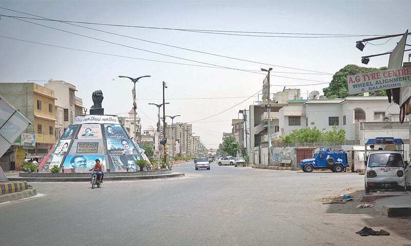 کراچی کے علاقے عزیز آباد میں واقع مکا چوک کا نام لیاقت علی خان چوک کردیا گیا&mdash;۔فوٹو/ وائٹ اسٹار