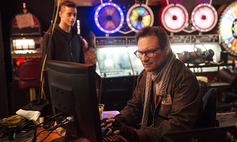 The show has been praised by the hacker community for realistically portraying what they do ─ AP
